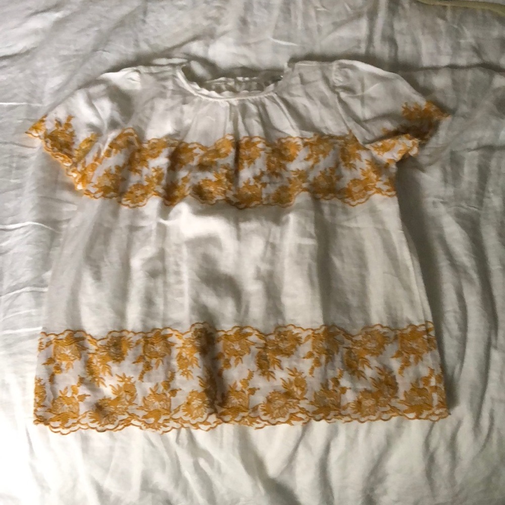 Lining top with canary yellow design